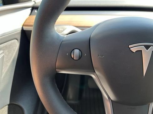 Used 2024 Tesla Model Y Long Range AWD/4WD image 15