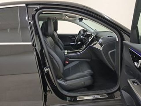 Used 2025 Mercedes-Benz GLC 300 4MATIC w/ Driver Assistance Package image 7
