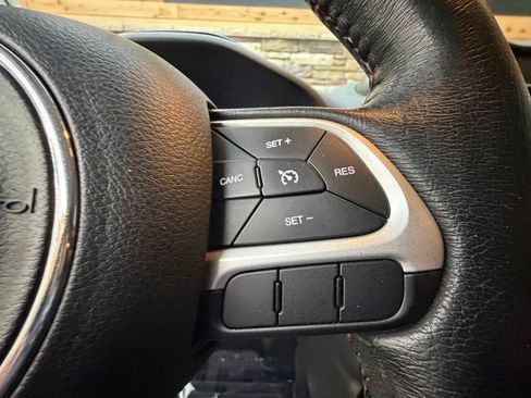 Used 2016 Jeep Renegade Trailhawk AWD/4WD image 22