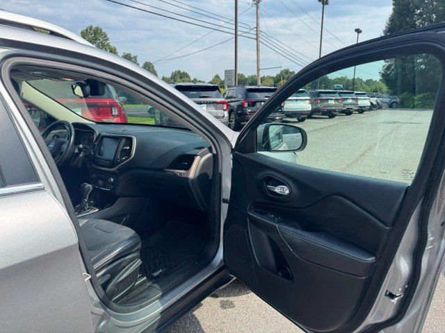 Used 2016 Jeep Cherokee Limited AWD/4WD image 13