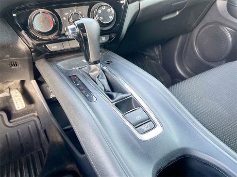 Used 2021 Honda HR-V Sport image 16