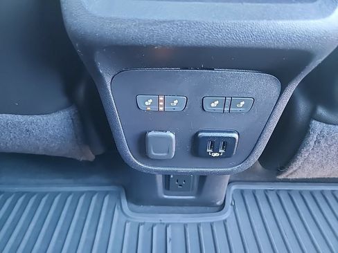 Used 2018 Chevrolet Equinox Premier AWD/4WD image 36