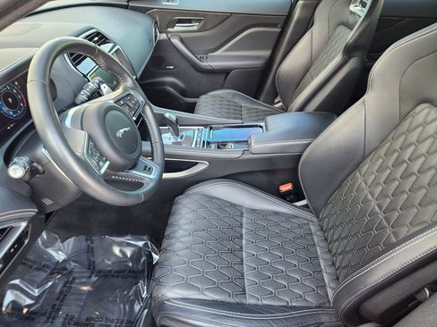Used 2020 Jaguar F-PACE SVR image 12