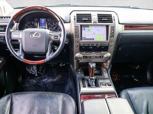 Used 2017 Lexus GX 460 Premium image 24