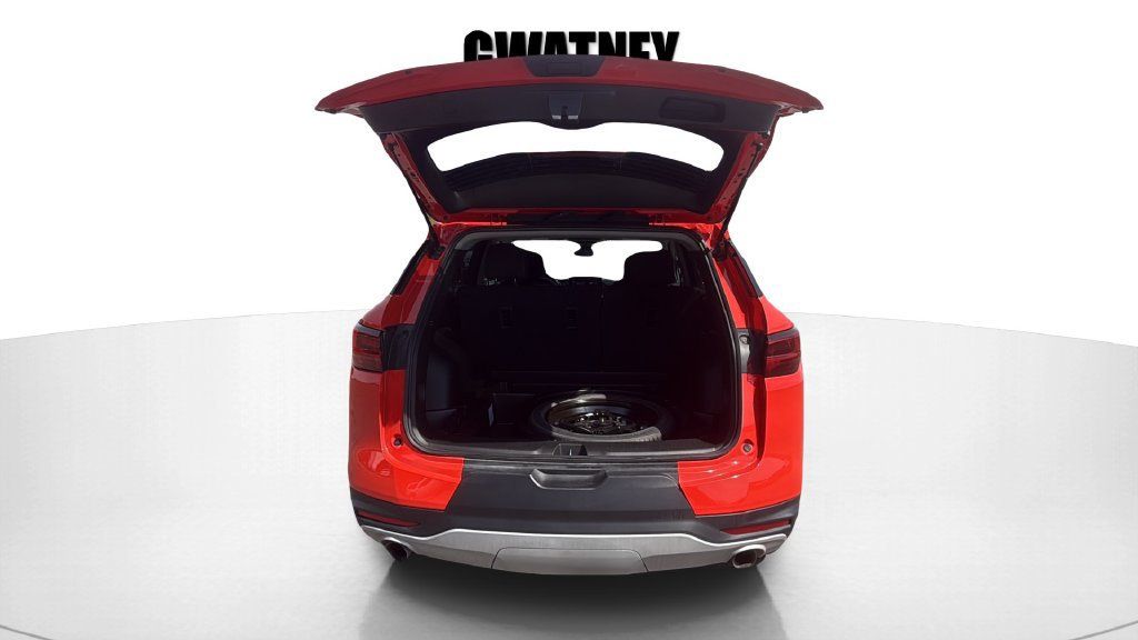 Used 2025 Chevrolet Blazer LT FWD image 11