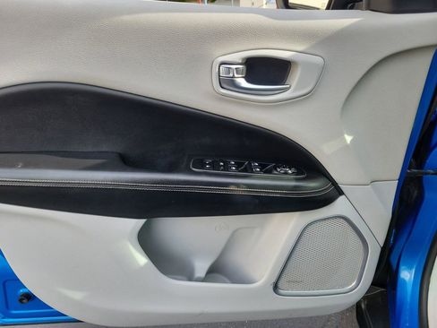 Used 2018 Jeep Compass Latitude image 18