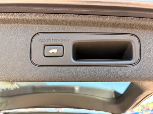 Used 2018 Honda Odyssey Elite image 9