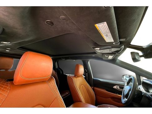 Used 2024 Chrysler Pacifica Pinnacle image 19