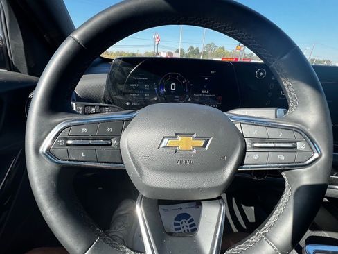 Used 2025 Chevrolet Equinox LT FWD image 11