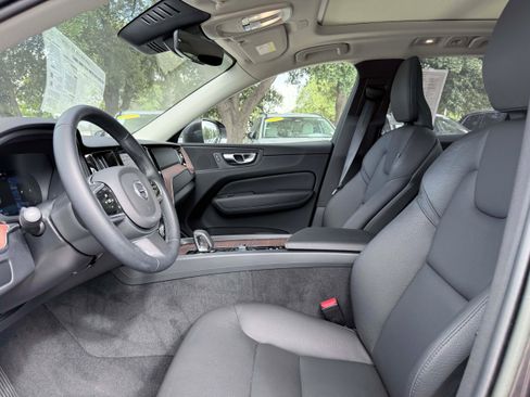 Certified 2023 Volvo XC60 B5 Plus AWD/4WD image 12