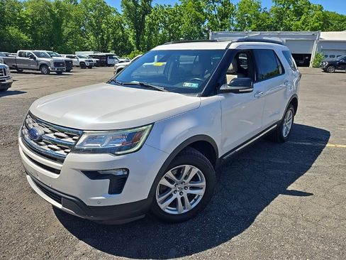 Used 2018 Ford Explorer XLT w/ Equipment Group 202A AWD/4WD image 3