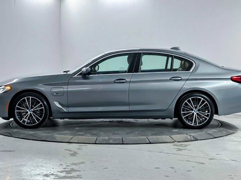 Used 2023 BMW 530e w/ Premium Package image 5