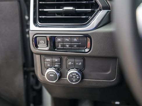 Used 2025 GMC Yukon Denali image 15