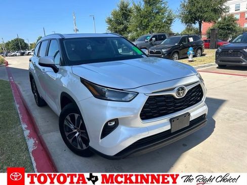 Used 2023 Toyota Highlander XLE FWD image 1