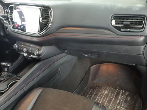 Used 2022 Dodge Durango R/T w/ Blacktop Package RWD image 14