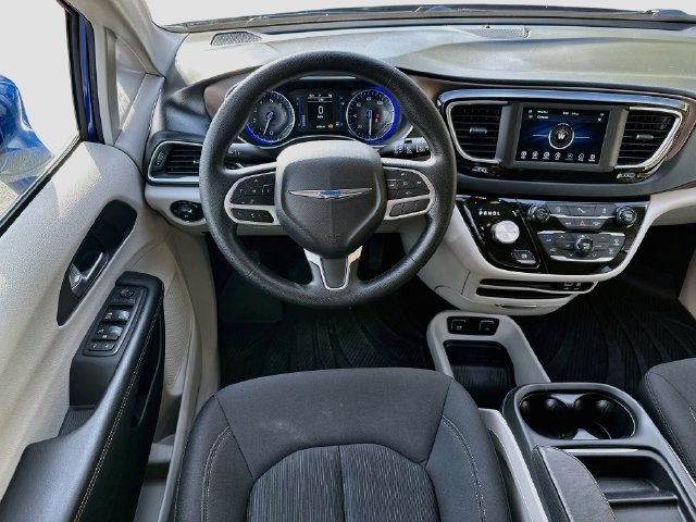 Used 2019 Chrysler Pacifica Touring Plus w/ Tire & Wheel Group FWD image 21
