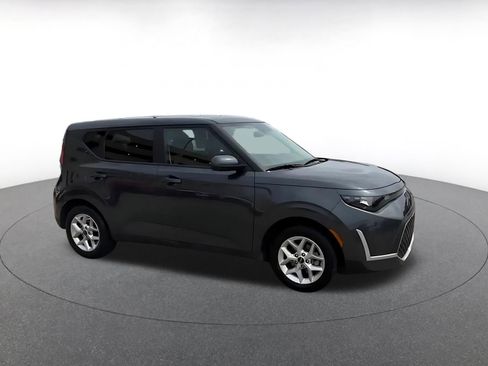 Used 2025 Kia Soul LX w/ LX Technology Package FWD image 2