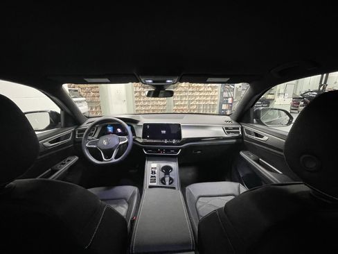 New 2026 Volkswagen Atlas Cross Sport SE AWD/4WD image 16