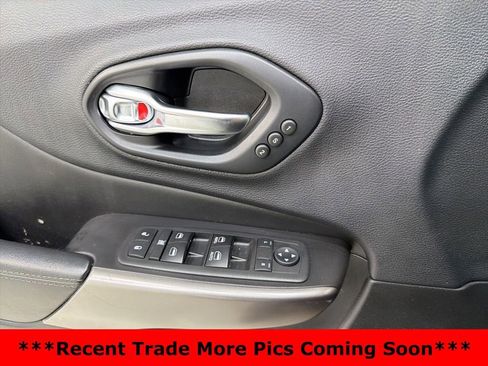 Used 2019 Jeep Cherokee Limited image 17