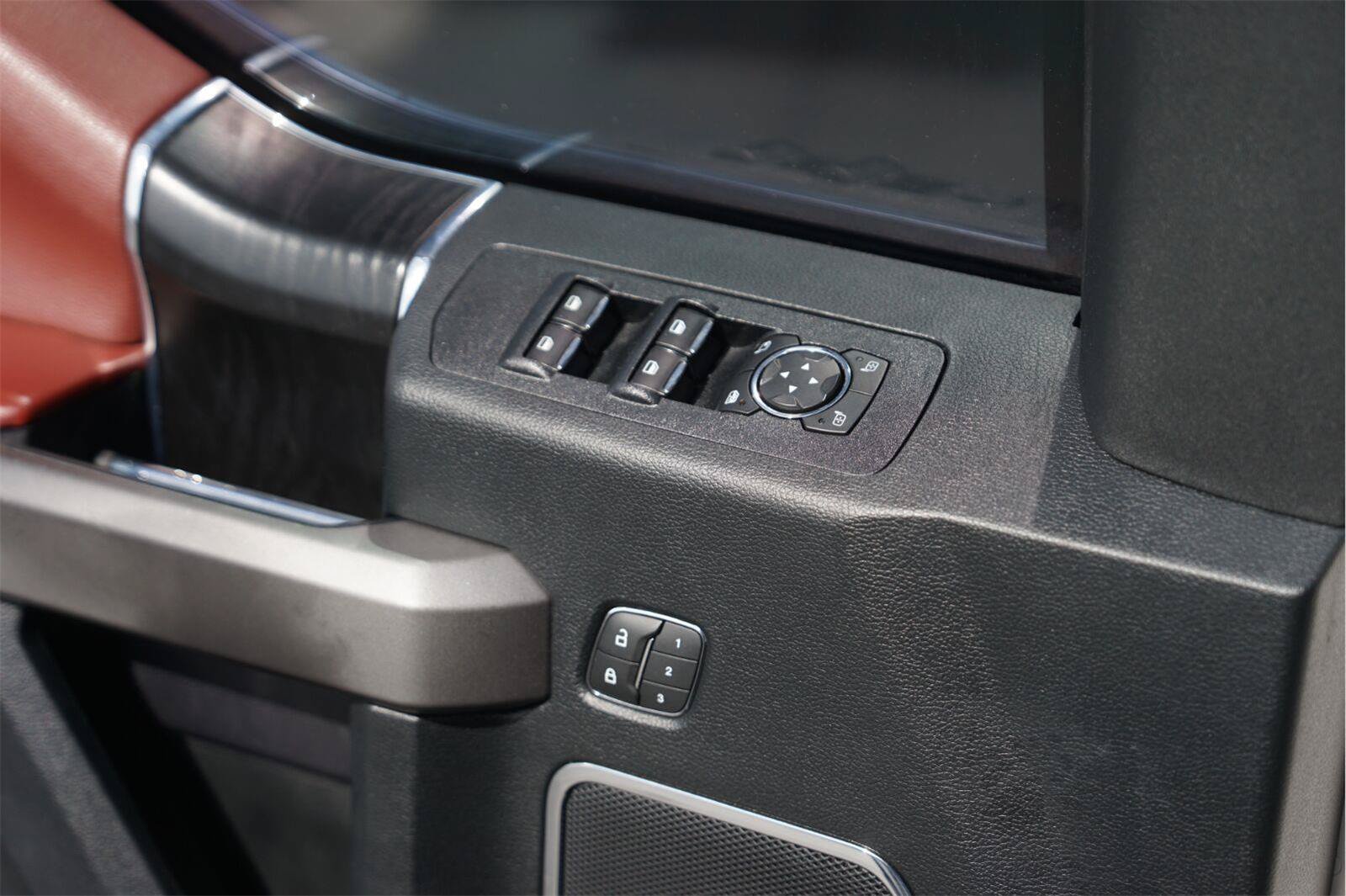 Used 2019 Ford F150 Platinum w/ Equipment Group 701A Luxury AWD/4WD image 30