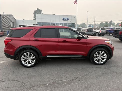 Certified 2022 Ford Explorer Platinum w/ Equipment Group 601A AWD/4WD image 2