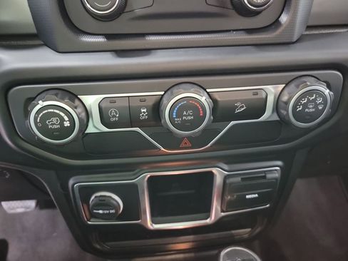 Used 2019 Jeep Wrangler Sport image 29