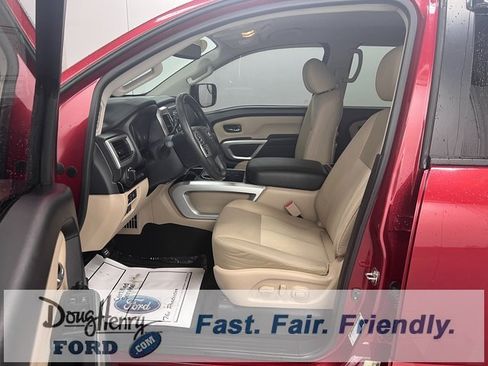 Used 2017 Nissan Titan SV image 27