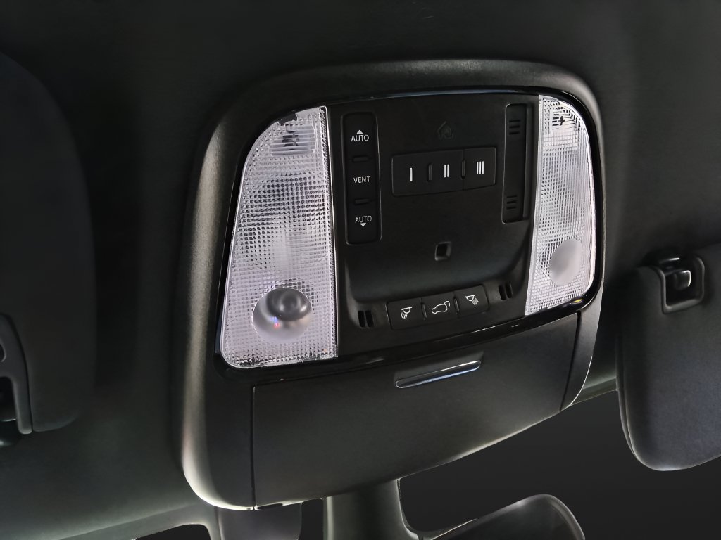 Used 2023 Dodge Durango R/T w/ Tow 'N Go Package AWD/4WD image 37
