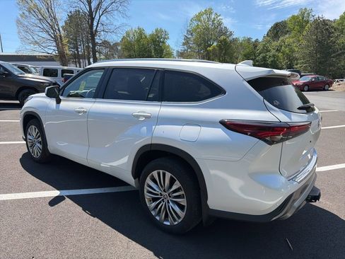 Used 2025 Toyota Highlander Platinum AWD/4WD image 7