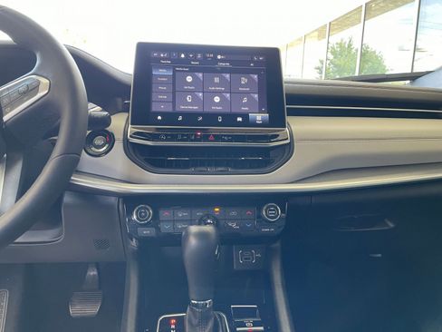 Used 2025 Jeep Compass Limited image 20