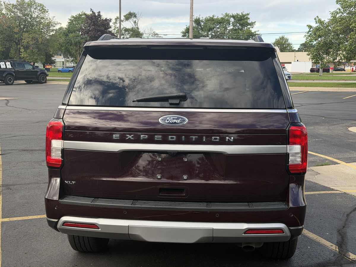 Used 2023 Ford Expedition XLT AWD/4WD image 6