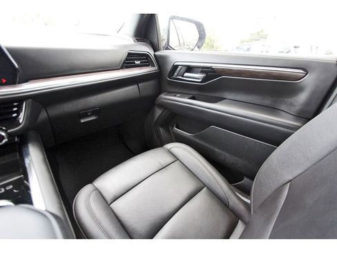Used 2025 Chevrolet Tahoe Z71 AWD/4WD image 8