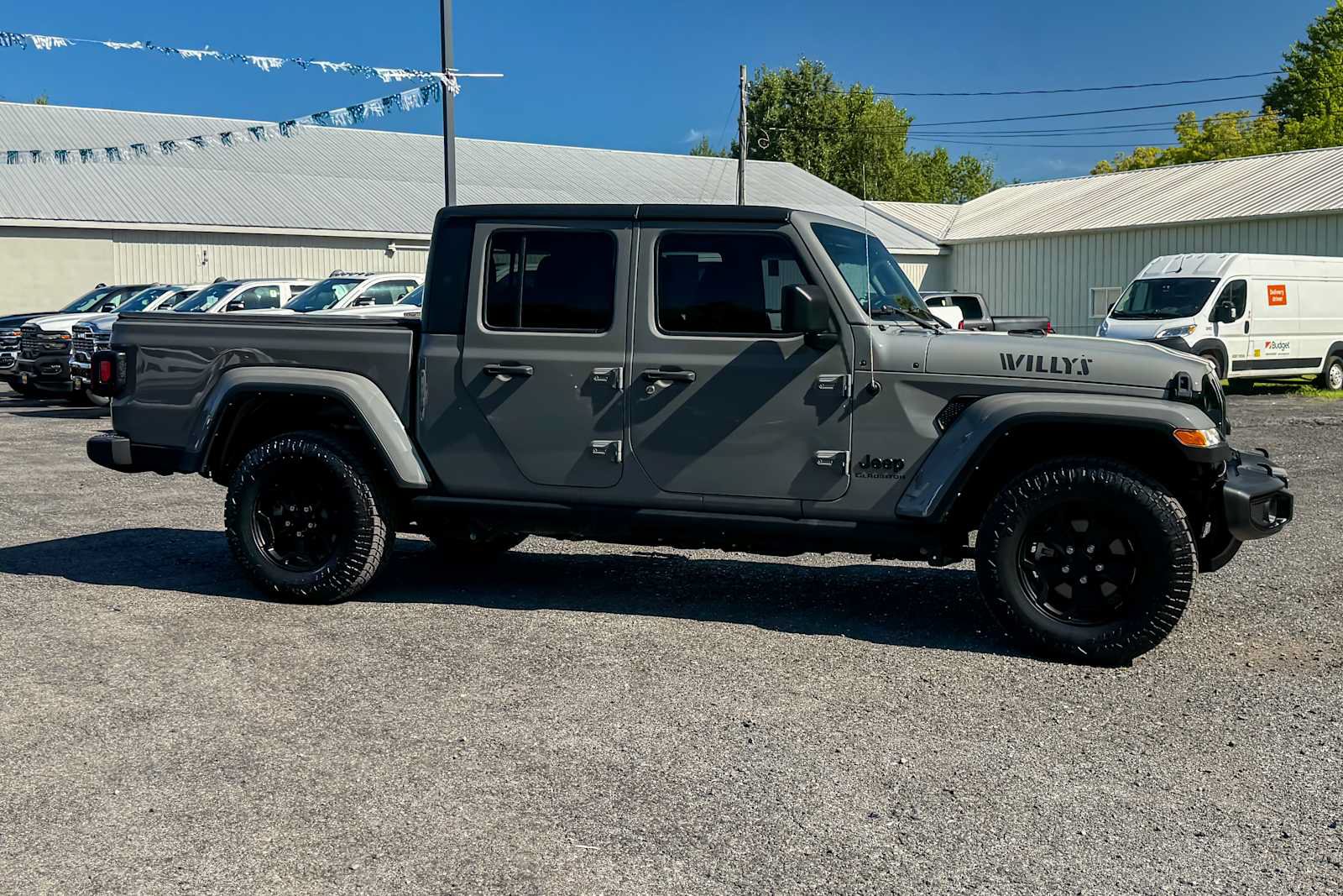Certified 2022 Jeep Gladiator Sport AWD/4WD image 2