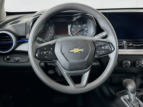 Used 2025 Chevrolet Trax LS w/ Driver Confidence Package FWD image 18