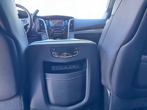Used 2019 Cadillac Escalade Luxury RWD image 19