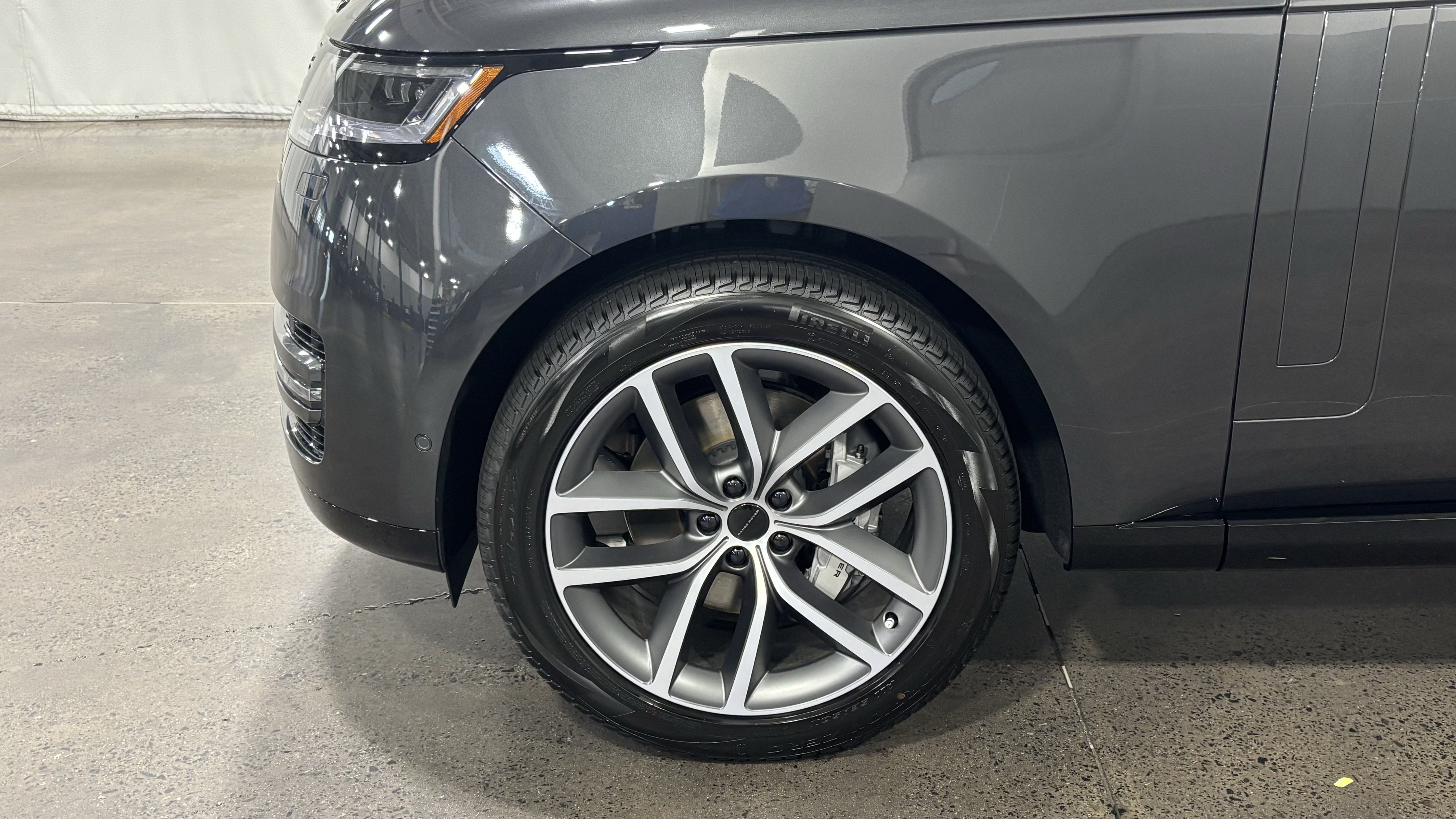 New 2026 Land Rover Range Rover Long Wheelbase SE AWD/4WD image 10