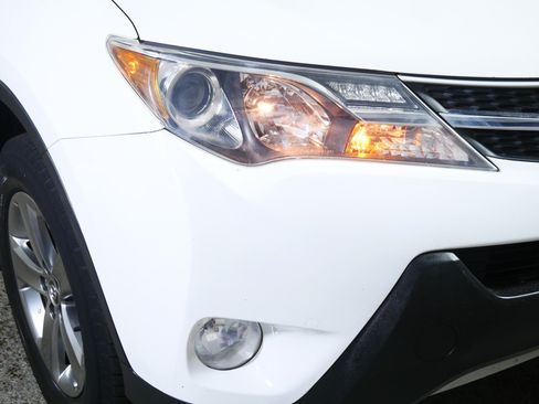 Used 2015 Toyota RAV4 XLE AWD/4WD image 16