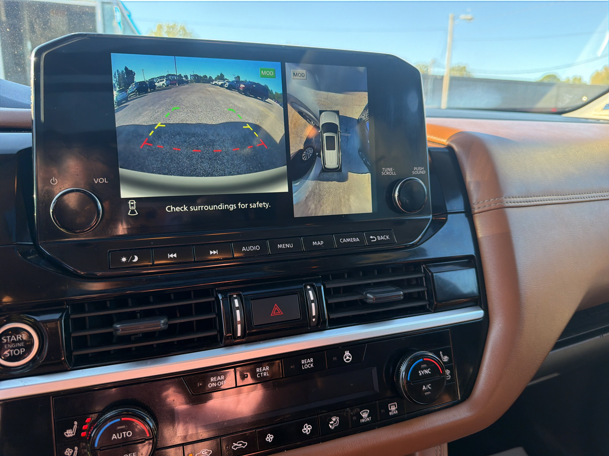 Used 2024 Nissan Pathfinder Platinum w/ Cargo Package FWD image 17
