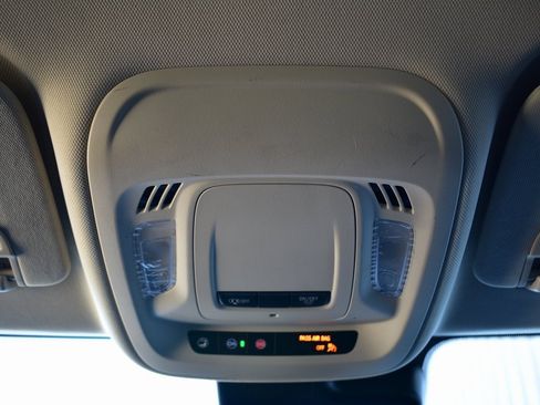 Used 2023 Buick Envision Essence image 40