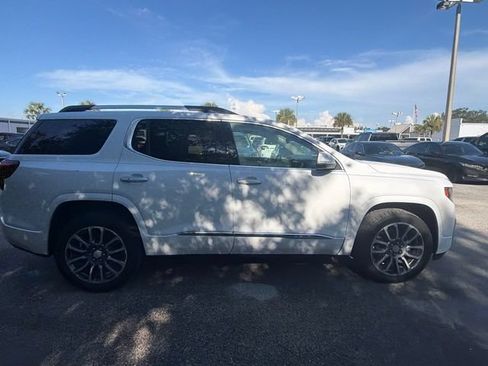 Used 2022 GMC Acadia Denali w/ Denali Ultimate Package FWD image 4
