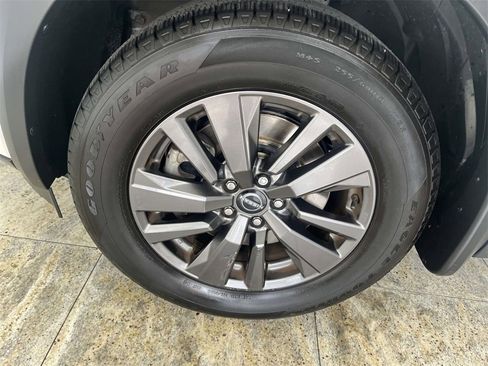 Used 2022 Nissan Pathfinder SV image 10