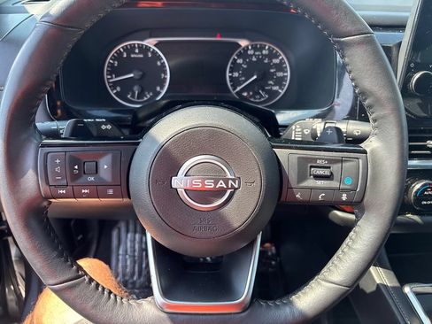 Used 2023 Nissan Pathfinder SL AWD/4WD image 10
