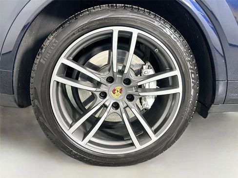 Certified 2022 Porsche Cayenne Turbo AWD/4WD image 13