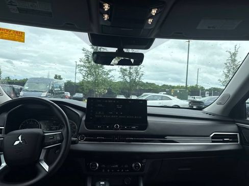 Used 2025 Mitsubishi Outlander SE FWD image 53