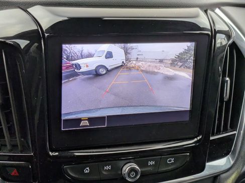 Used 2023 Chevrolet Traverse LT FWD image 25