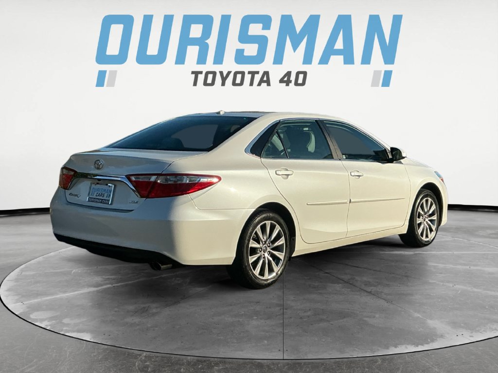 Used 2017 Toyota Camry XLE w/ Moonroof Package FWD image 3