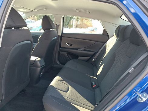 Certified 2025 Hyundai Elantra SE image 19