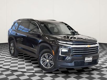 Used 2024 Chevrolet Traverse LT