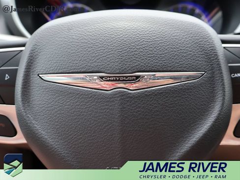 Used 2024 Chrysler Pacifica Touring-L FWD image 25