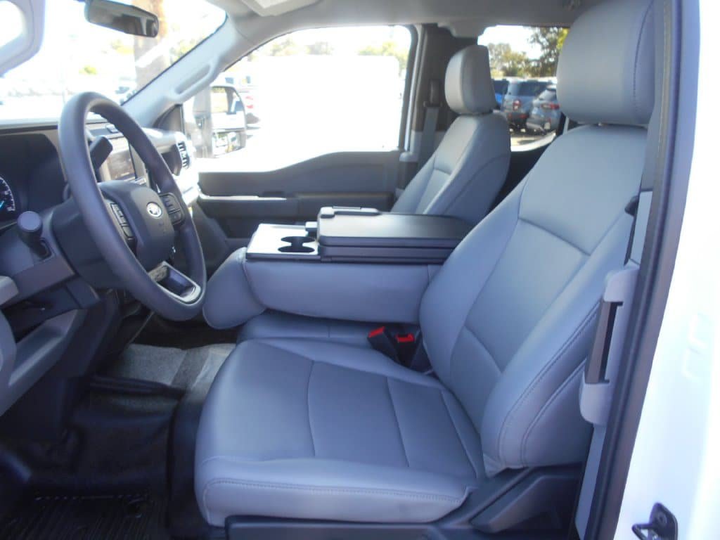New 2025 Ford F350 XL w/ XL Chrome Package RWD image 7